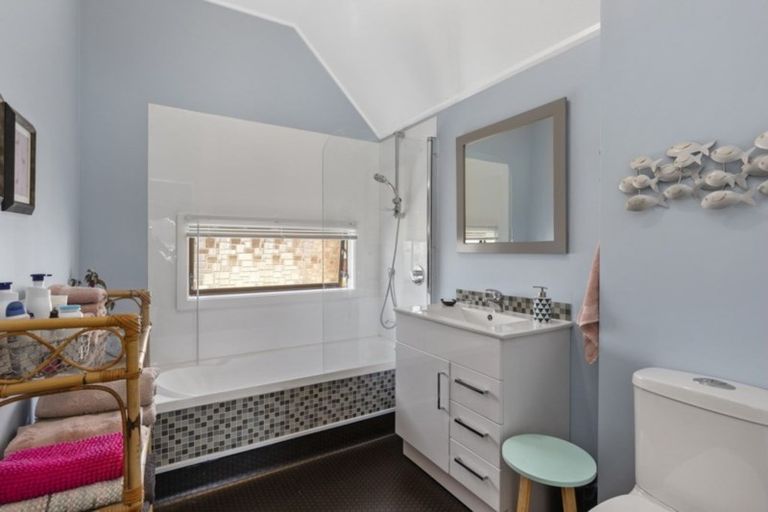 Photo of property in 17-u12 Randwick Crescent, Moera, Lower Hutt, 5010