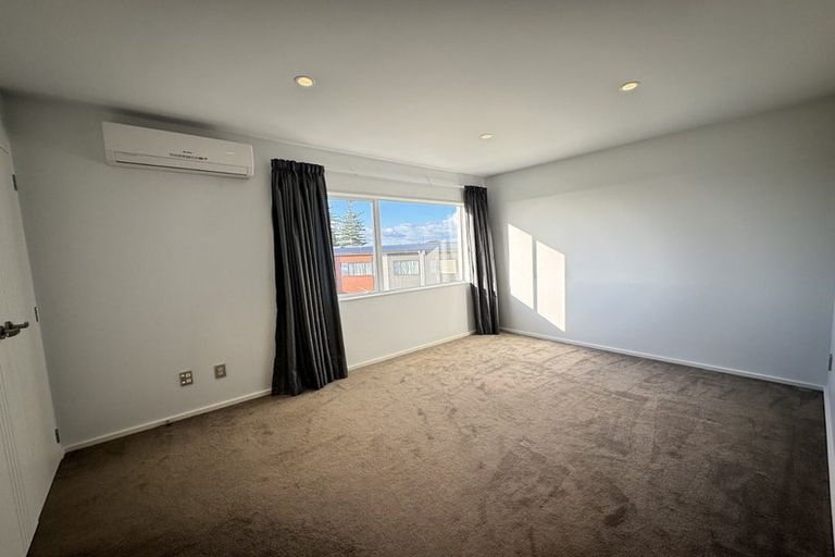 Photo of property in 11 Meritage Lane, Te Atatu South, Auckland, 0610