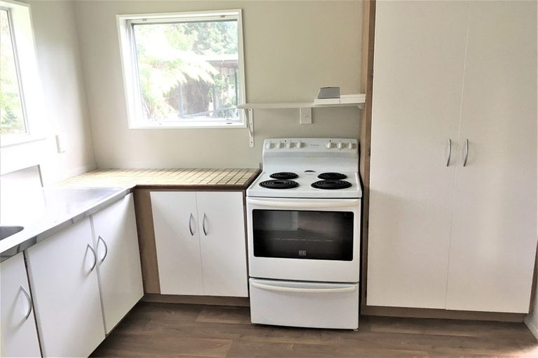 Photo of property in 3/42 Manuka Road, Glenfield, Auckland, 0629