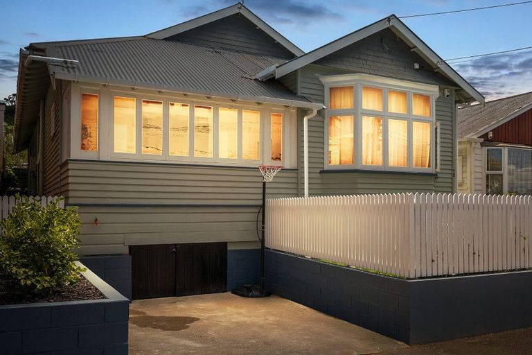 Photo of property in 12 Trevor Terrace, Newtown, Wellington, 6021