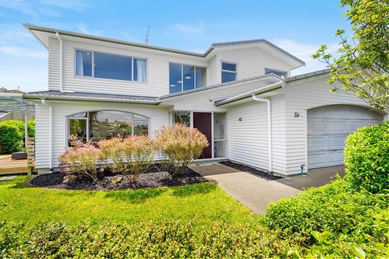 Photo of property in 31 Harrowglen Drive, Northcross, Auckland, 0632