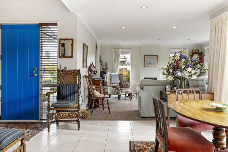 Photo of property in 2/12 Gradwell Place, Two Mile Bay, Taupo, 3330