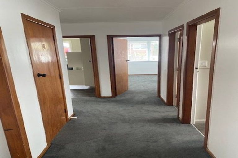 Photo of property in 3164 Great North Road, New Lynn, Auckland, 0600