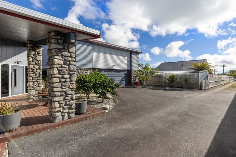 Photo of property in 6a Queenwood Road, Levin, 5510