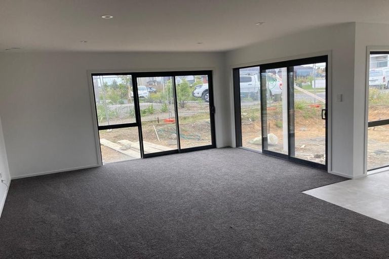 Photo of property in 2/60 Hayfield Way, Karaka, Papakura, 2580