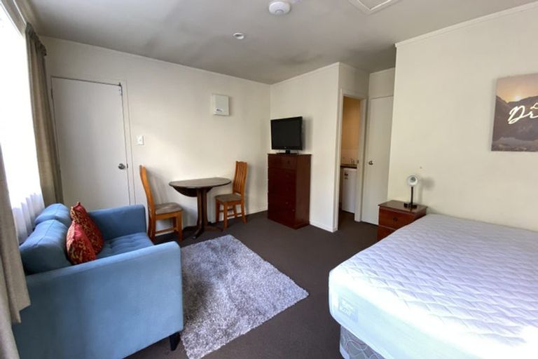 Photo of property in 8c Schnapper Rock Road, Schnapper Rock, Auckland, 0632