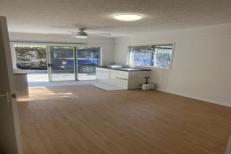 Photo of property in 1/36 Saddleback Rise, Murrays Bay, Auckland, 0630