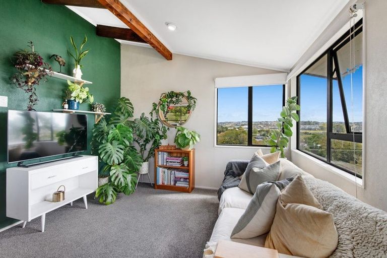 Photo of property in 22 Moffat Road, Red Beach, 0932