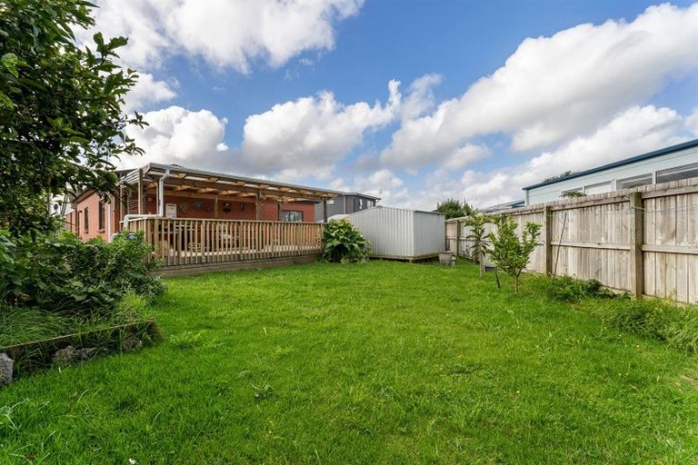 Photo of property in 9 Gwendoline Avenue, Te Atatu Peninsula, Auckland, 0610