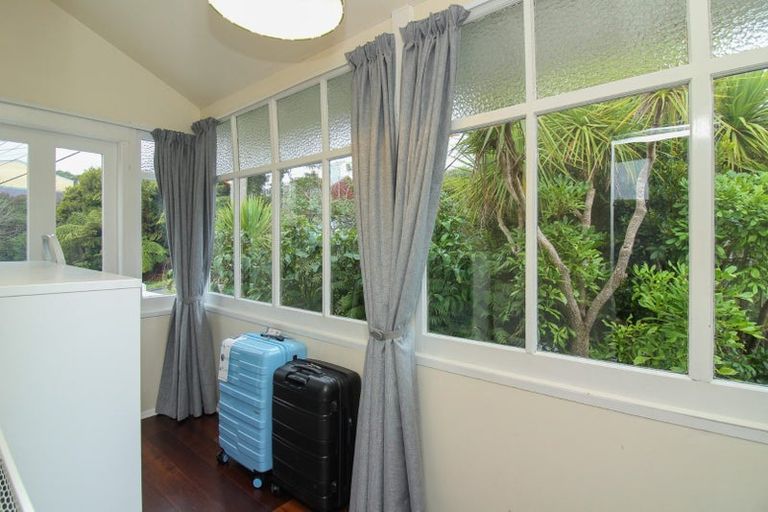 Photo of property in 35 Farm Road, Northland, Wellington, 6012