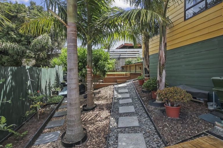 Photo of property in 1/254 Sturges Road, Henderson, Auckland, 0612