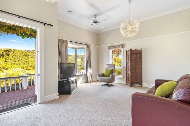 Photo of property in 19 Milton Terrace, Picton, 7220