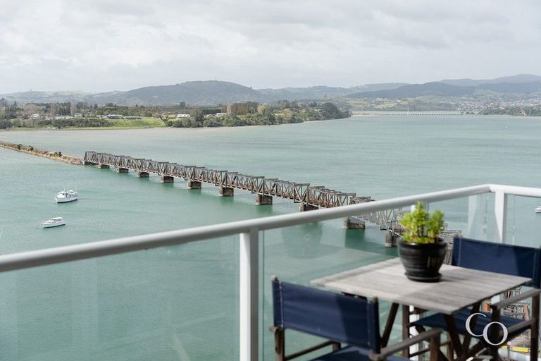 Photo of property in 72 Devonport Road, Tauranga, 3110