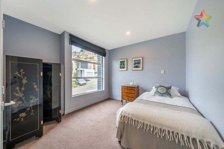 Photo of property in 2 Tiketike Way, Brooklyn, Wellington, 6021