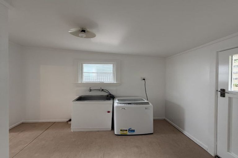 Photo of property in 8 Rixon Grove, Mount Victoria, Wellington, 6011