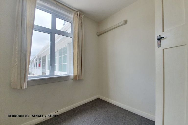 Photo of property in 2 Hawkhurst Road, Lyttelton, 8082