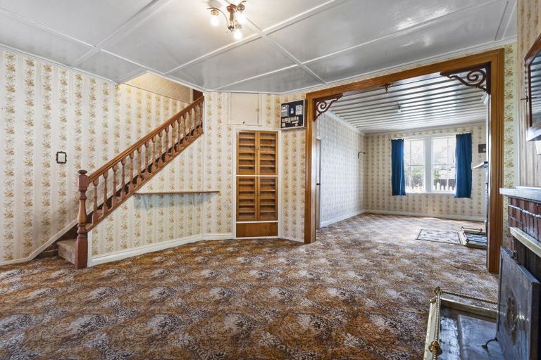 Photo of property in 8 Ross Street, Marton, 4710