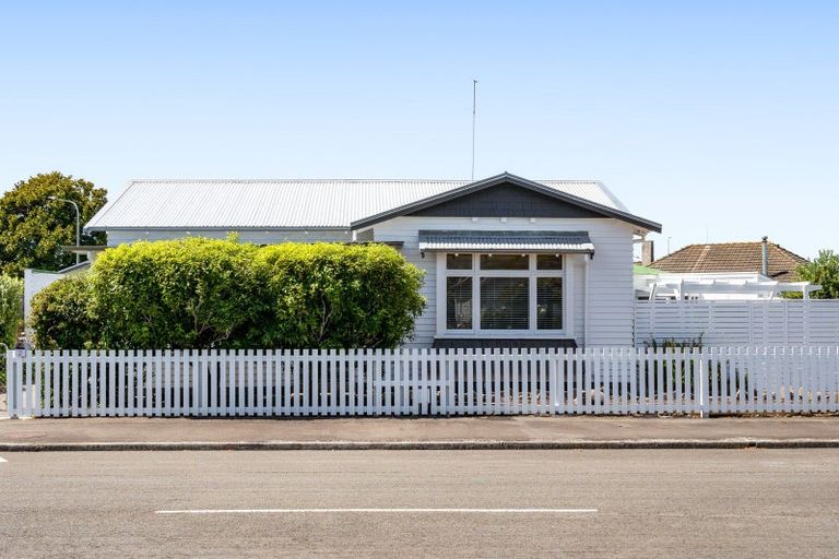 Photo of property in 2 Mcvay Street, Napier South, Napier, 4110