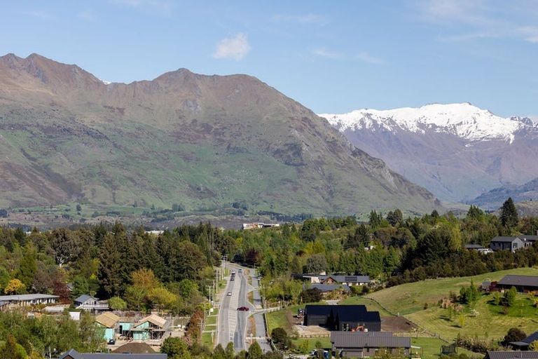 Photo of property in 7 Highfield Ridge, Wanaka, 9305