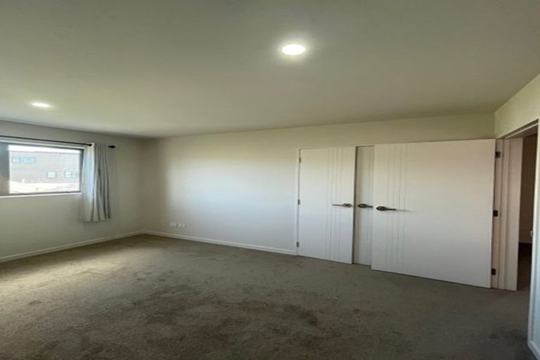 Photo of property in 24 Baumea Rise, Massey, Auckland, 0614