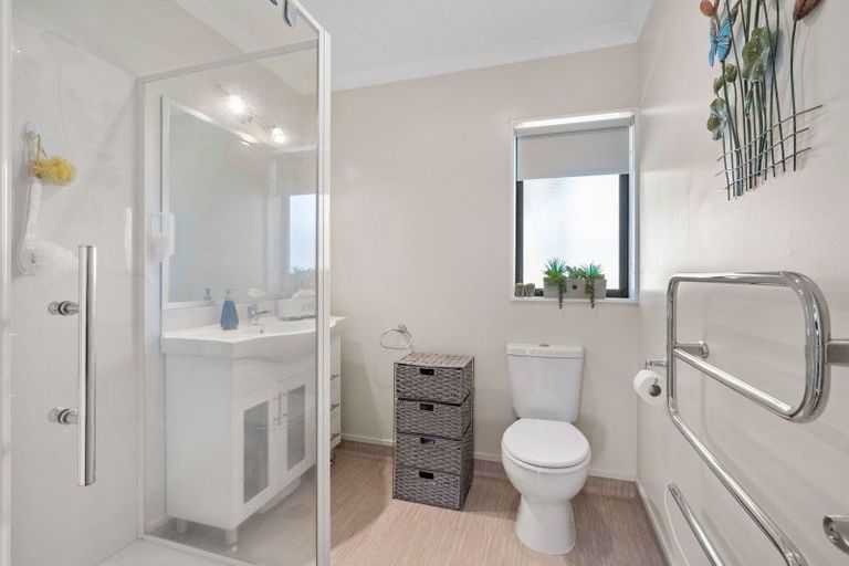 Photo of property in 30 Ian Peter Way, Otaki, 5512