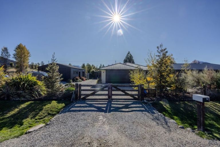 Photo of property in 10 Jack Young Place, Albert Town, Wanaka, 9305