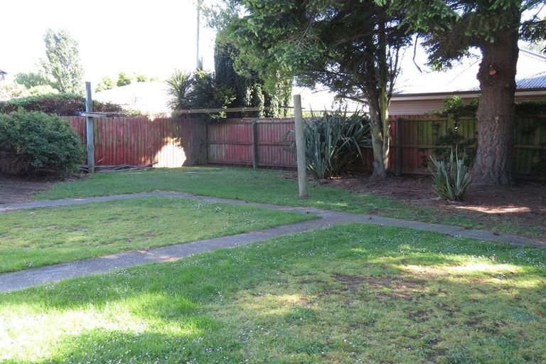 Photo of property in 64 Staveley Street, Avonhead, Christchurch, 8042