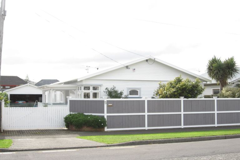 Photo of property in 5 Copeland Street, Hutt Central, Lower Hutt, 5011