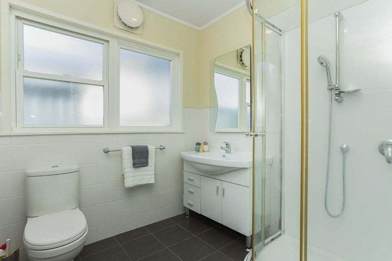 Photo of property in 2/5 Wanaka Place, Pakuranga Heights, Auckland, 2010