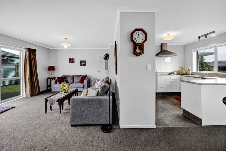 Photo of property in 8 Montague Grove, Stratford, 4332