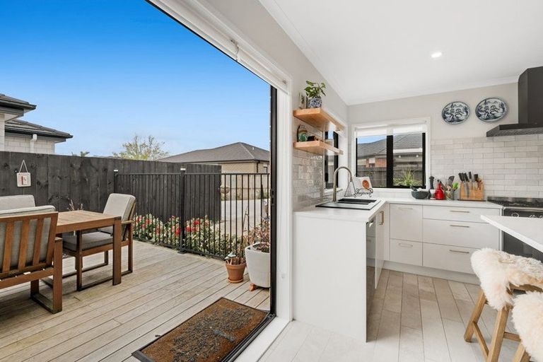 Photo of property in 16a Lillian Place, Orewa, 0931