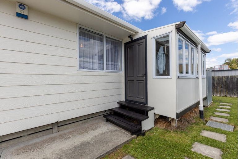 Photo of property in 11 Perrin Place, Kelvin Grove, Palmerston North, 4414