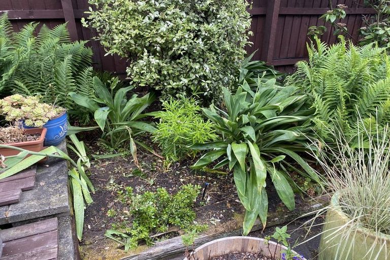Photo of property in 20 Taupata Street, Redcliffs, Christchurch, 8081
