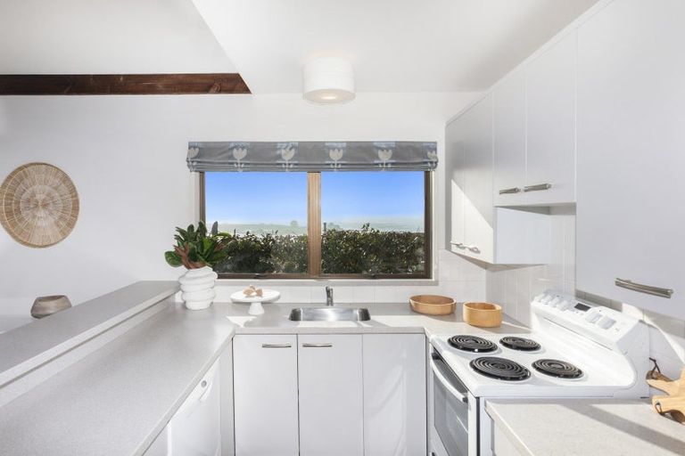 Photo of property in 1/17 Moncks Spur Road, Redcliffs, Christchurch, 8081