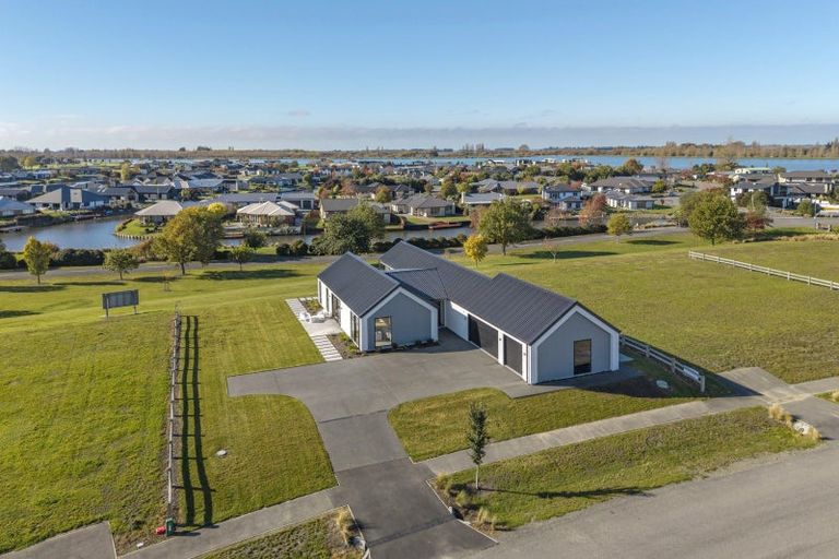 Photo of property in 14 Village Green Drive, Huntingdon, 7774