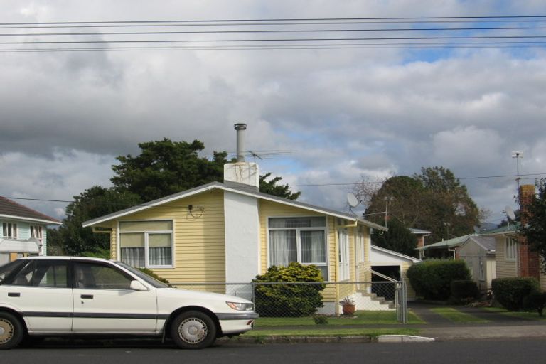 Photo of property in 98 Taikata Road, Te Atatu Peninsula, Auckland, 0610