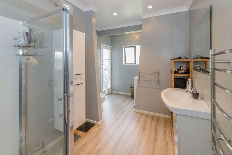 Photo of property in 13a Kawiu Road, Levin, 5510
