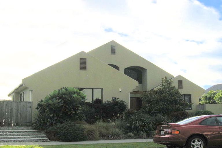 Photo of property in 118 Milne Drive, Paraparaumu, 5032