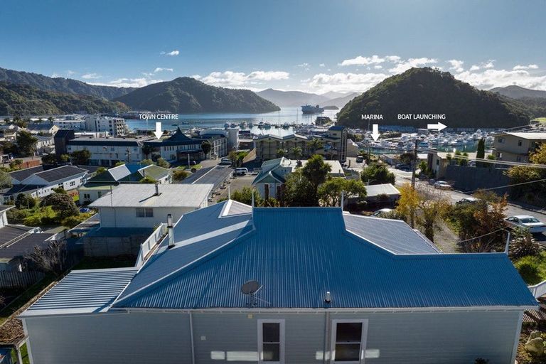 Photo of property in 5 Taranaki Street, Picton, 7220
