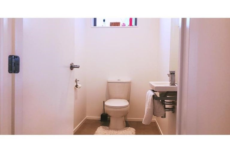 Photo of property in 68 Mackay Drive, Greenhithe, Auckland, 0632