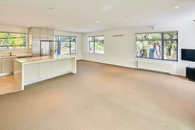 Photo of property in 12a Glenmore Street, Thorndon, Wellington, 6011