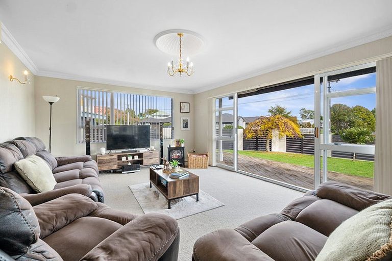 Photo of property in 145 Mangorei Road, Merrilands, New Plymouth, 4312