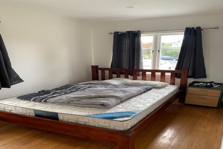Photo of property in 32 Reid Road, New Lynn, Auckland, 0600