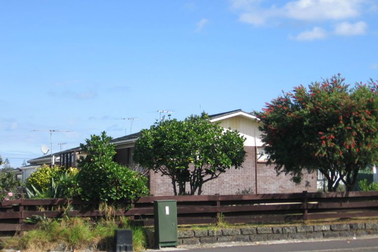 Photo of property in 2/3204 Great North Road, New Lynn, Auckland, 0600