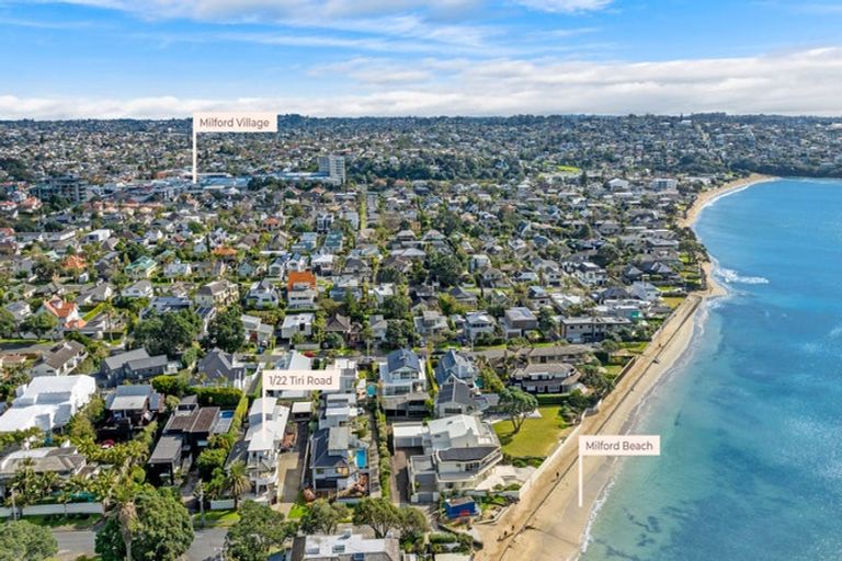 Photo of property in 22 Tiri Road, Milford, Auckland, 0620