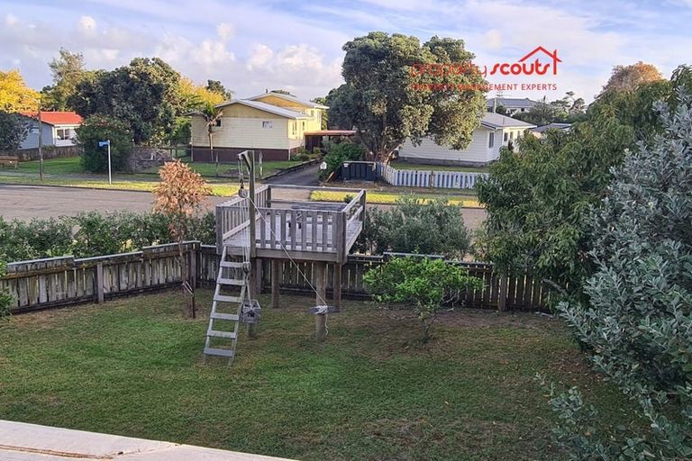 Photo of property in 15 Shearwater Street, One Tree Point, 0118