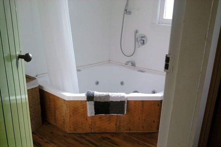 Photo of property in 14 Freyberg Street, Roslyn, Palmerston North, 4414