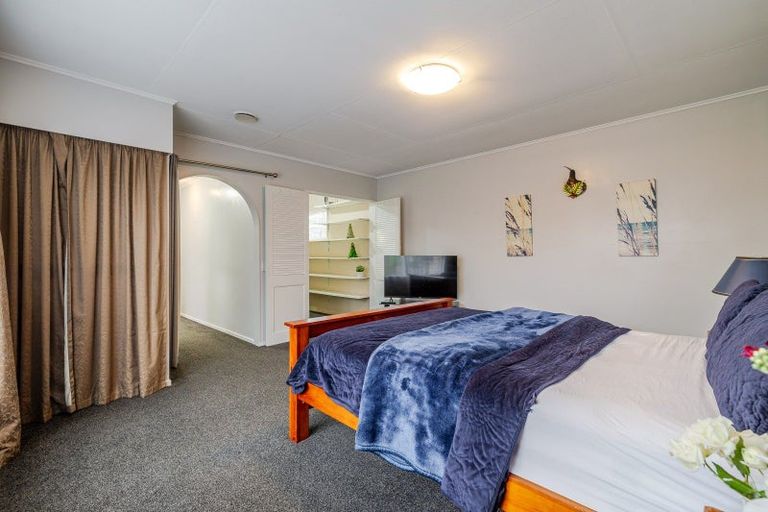 Photo of property in 86 Wikiriwhi Crescent, Awapuni, Palmerston North, 4412