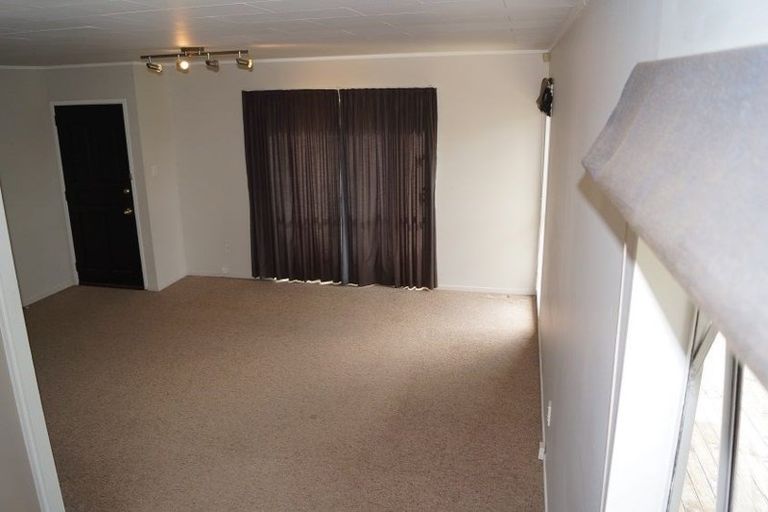 Photo of property in 28 Garton Drive, Massey, Auckland, 0614