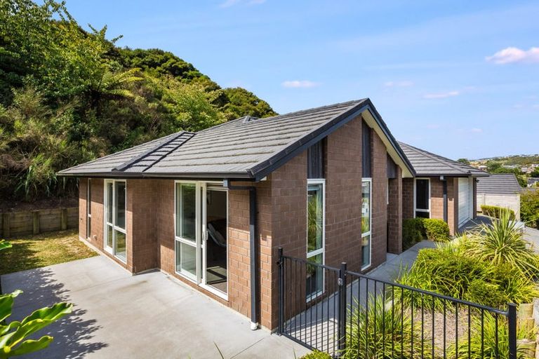 Photo of property in 34 Mooring Close, Whitby, Porirua, 5024